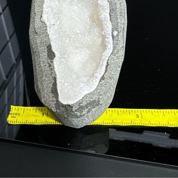 Apophyllite Druzy Geode - Picture 5 of 17